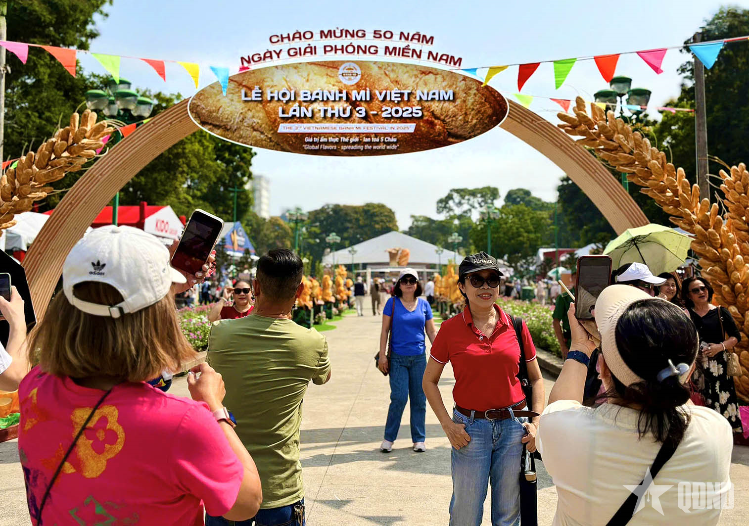 Bánh mì Việt “đốn tim” du khách tại lễ hội 2025